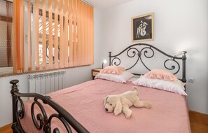 1 chambre, accès au Wi-Fi (inclus), literie fournie