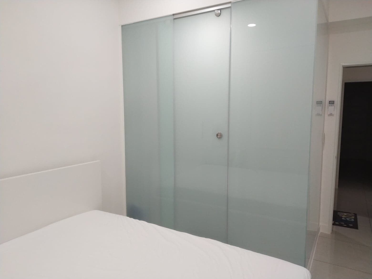 3 bedrooms, desk, WiFi, bed sheets