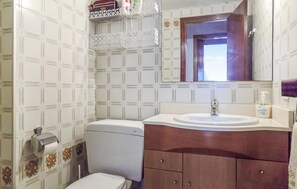 Bathtub, hair dryer