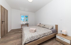 3 chambres, fer et planche à repasser, lit parapluie, Wi-Fi gratuit