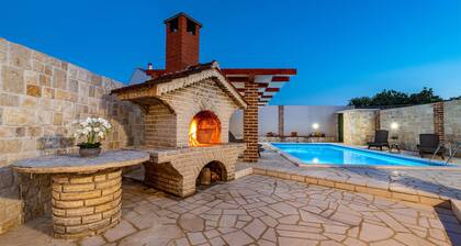3 bedroom gorgeous home in Pridraga