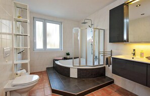 Ensemble douche/baignoire, sèche-cheveux