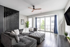 Televisión, mesa de ping pong