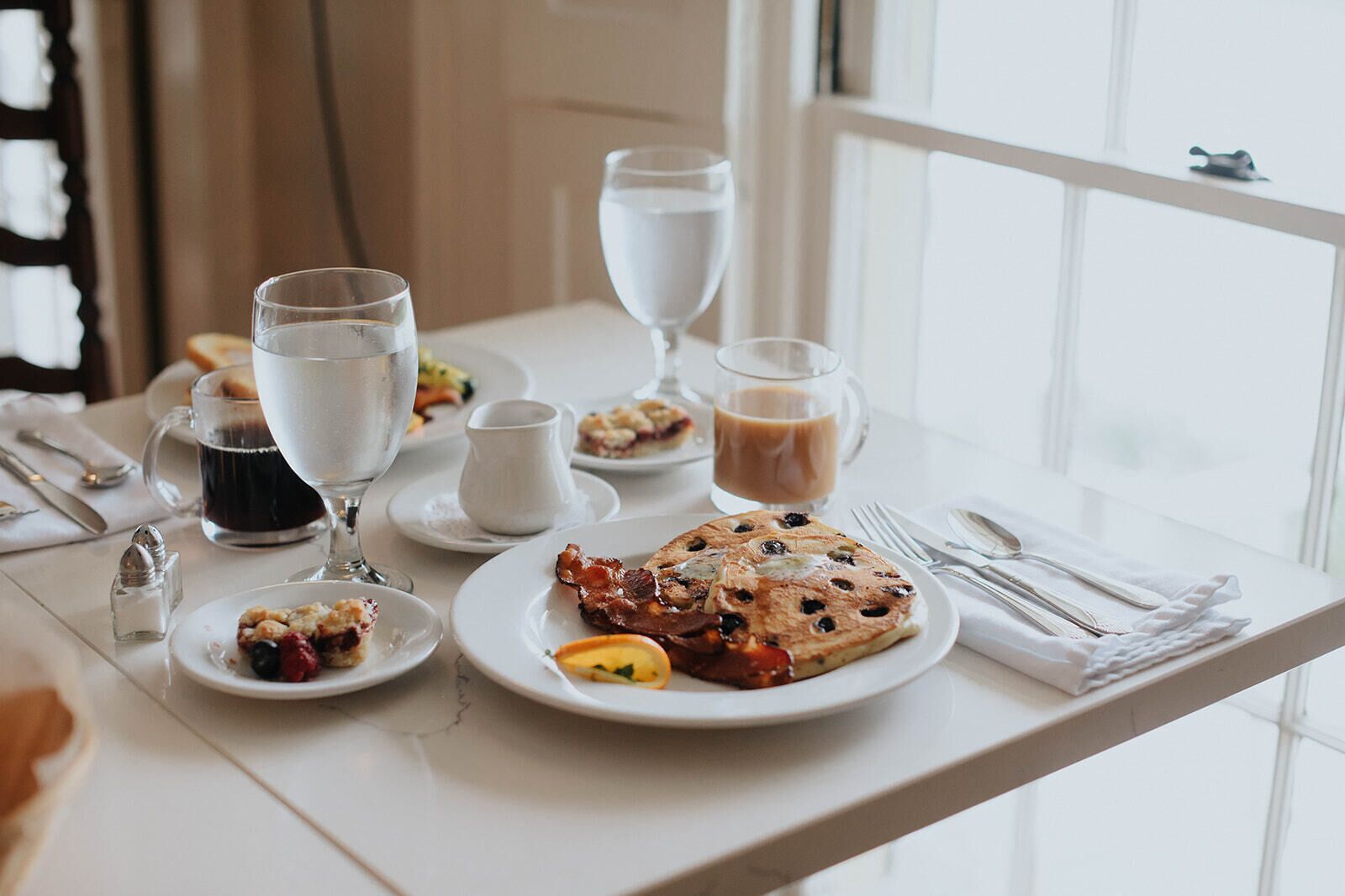 daily cooked-to-order breakfast for a fee