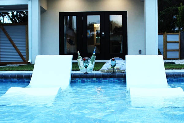 Piscina a l'aire lliure i piscina climatitzada