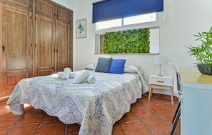 5 bedrooms, travel crib, free WiFi, bed sheets - Lovely home in Montecorto (Montecorto)