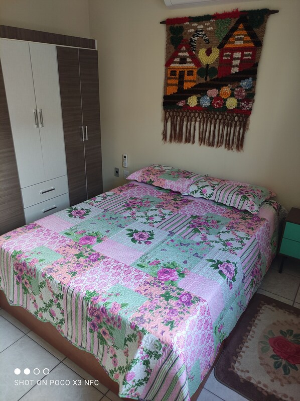 2 habitaciones, tabla de planchar con plancha, wifi y ropa de cama 
