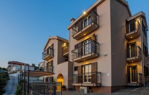 Exterior - Awesome home in Sevid with WiFi (Sevid)