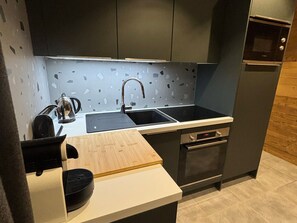 冷蔵庫、電子レンジ、食器洗い機