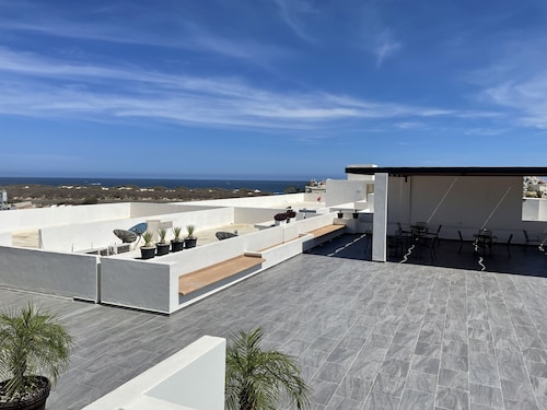 King Bed 2/2 Condo - Newly Furnished - Walk to Beach