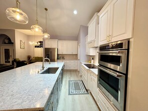 Fridge, microwave, oven, stovetop - Pool home in a quiet neighborhood (Cape Coral)