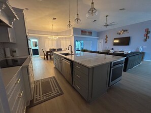 Fridge, microwave, oven, stovetop - Pool home in a quiet neighborhood (Cape Coral)