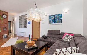 TV - Gorgeous apartment in Rijeka with WiFi (Rijeka)
