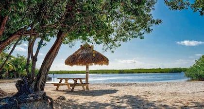 Beachfront Retreat w Pool, Boat Ramp & Dock Rental