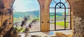 Beautifully restored Tuscan villa, with private pool and breathtaking views