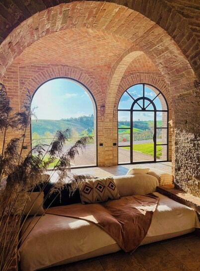 Beautifully restored Tuscan villa, with private pool and breathtaking views