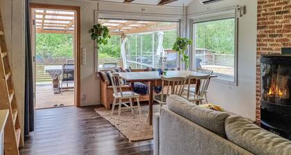 Gorgeous home in Hökerum with lake view