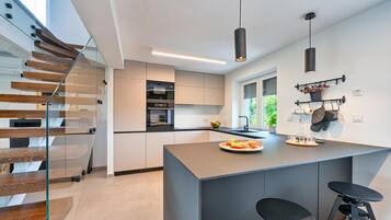 Fridge, oven, dishwasher, coffee/tea maker