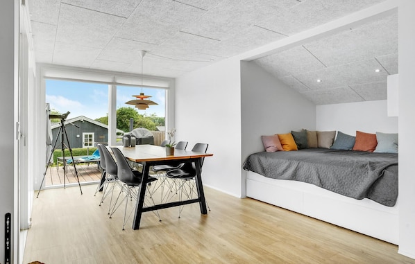 2 Schlafzimmer, Reisekinderbett, kostenloses WLAN