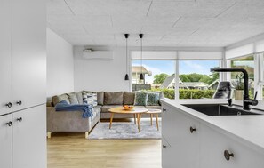 Televisión y chimenea 