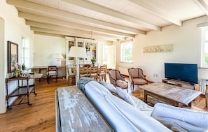 TV, fireplace, DVD player - Amazing home in Graauw (Graauw)