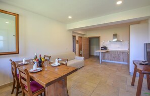 Dining - Gorgeous apartment in Lamon with WiFi (Lamon)