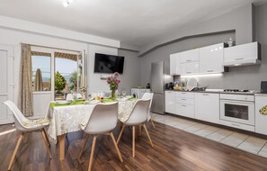 Kühlschrank, Ofen, Herdplatte, Geschirrspüler