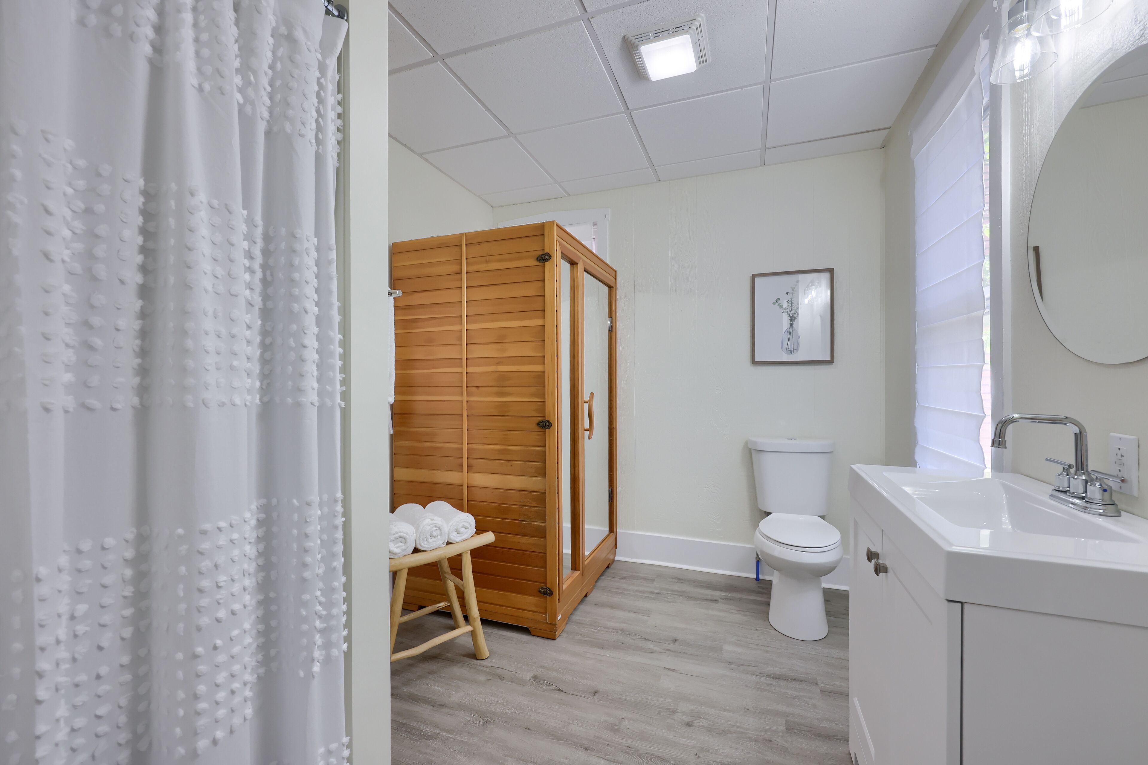 Combined shower/tub, hair dryer, towels, soap