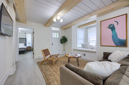 Delightful Small Town Escape — Sauna & Parking