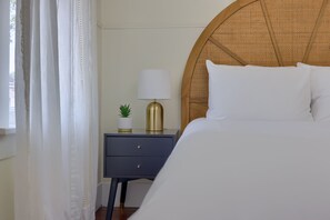 4 bedrooms, desk, travel crib, WiFi