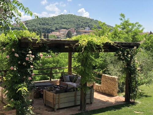 The Villa on the Ancient Walls 5 *****L