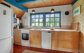 Fridge, stovetop, dishwasher, coffee/tea maker - Gorgeous home in Haderslev with WiFi (Haderslev)