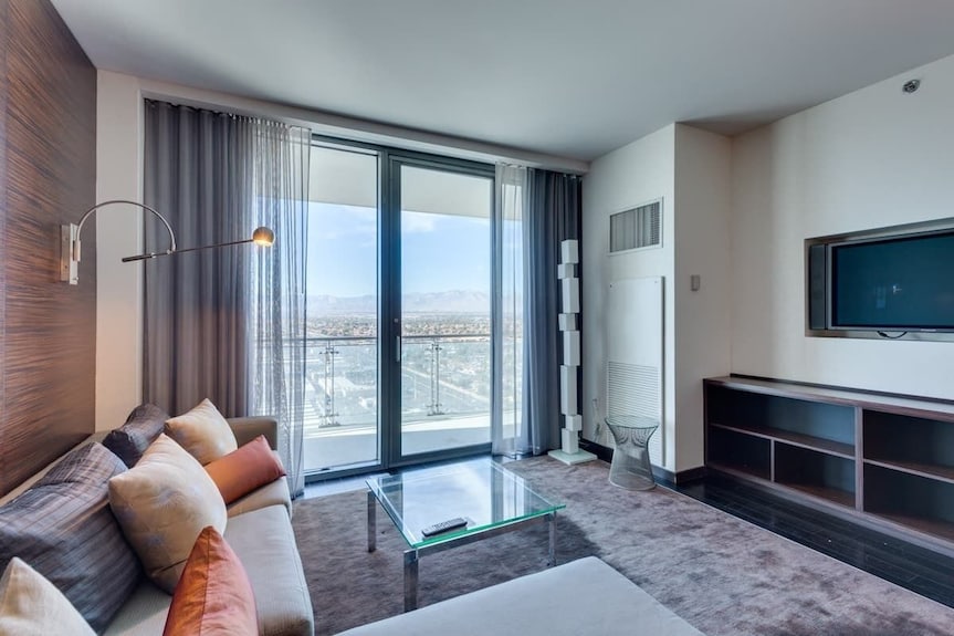 Palms Place Modern Room W Beautiful Mountain View - Las Vegas, NV