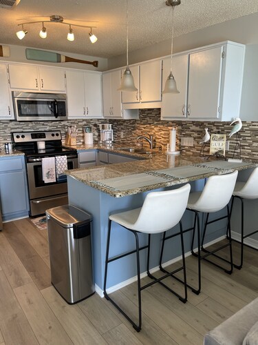 Beautifully Remodeled Bay Front Condo