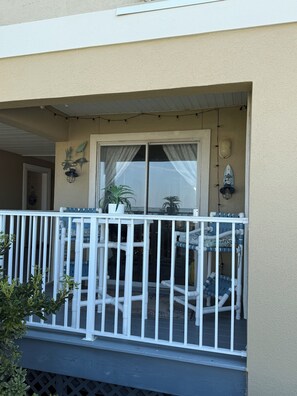Terrace/patio - Beautifully Remodeled Bay Front Condo (Navarre)