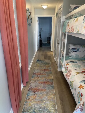 1 bedroom, iron/ironing board, free WiFi, bed sheets - Beautifully Remodeled Bay Front Condo (Navarre)