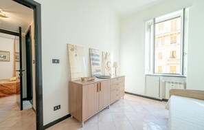 2 habitaciones, tabla de planchar con plancha y cuna de viaje 