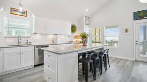 冰箱、微波炉、烤箱、炉灶