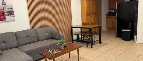 Smart TV, libri, studio