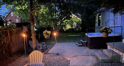 City living W/Hot tub, Pool Table, Movie Theater!