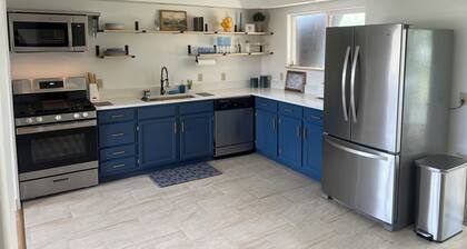 NEW LISTING!!!!Quiet Country House located just 2 miles out of town