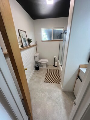 Haartrockner, Seife, Toilettenpapier