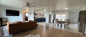 NEW LISTING!!!!Quiet Country House located just 2 miles out of town