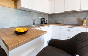 Refrigerador, horno, parrilla de estufa y lavavajillas 