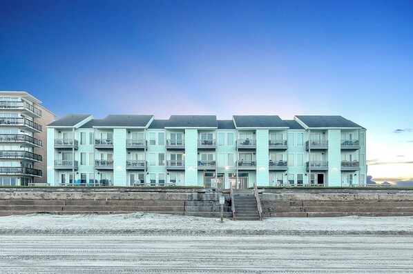 Exterior - Poolside Views & Modern Charm – Steps from the Beach & Heated Pool (Corpus Christi)