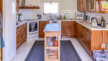 Refrigerador, placa de cocina, lavavajillas, cafetera/tetera