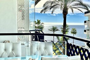 Property grounds - MI CAPRICHO BEACHFRONT: 3-5 with sea view (Mijas)