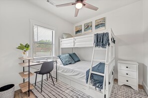 2 bedrooms, desk, iron/ironing board, free WiFi
