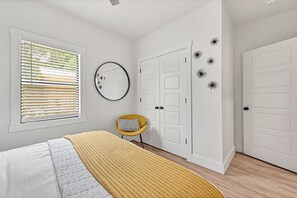 2 bedrooms, desk, iron/ironing board, free WiFi