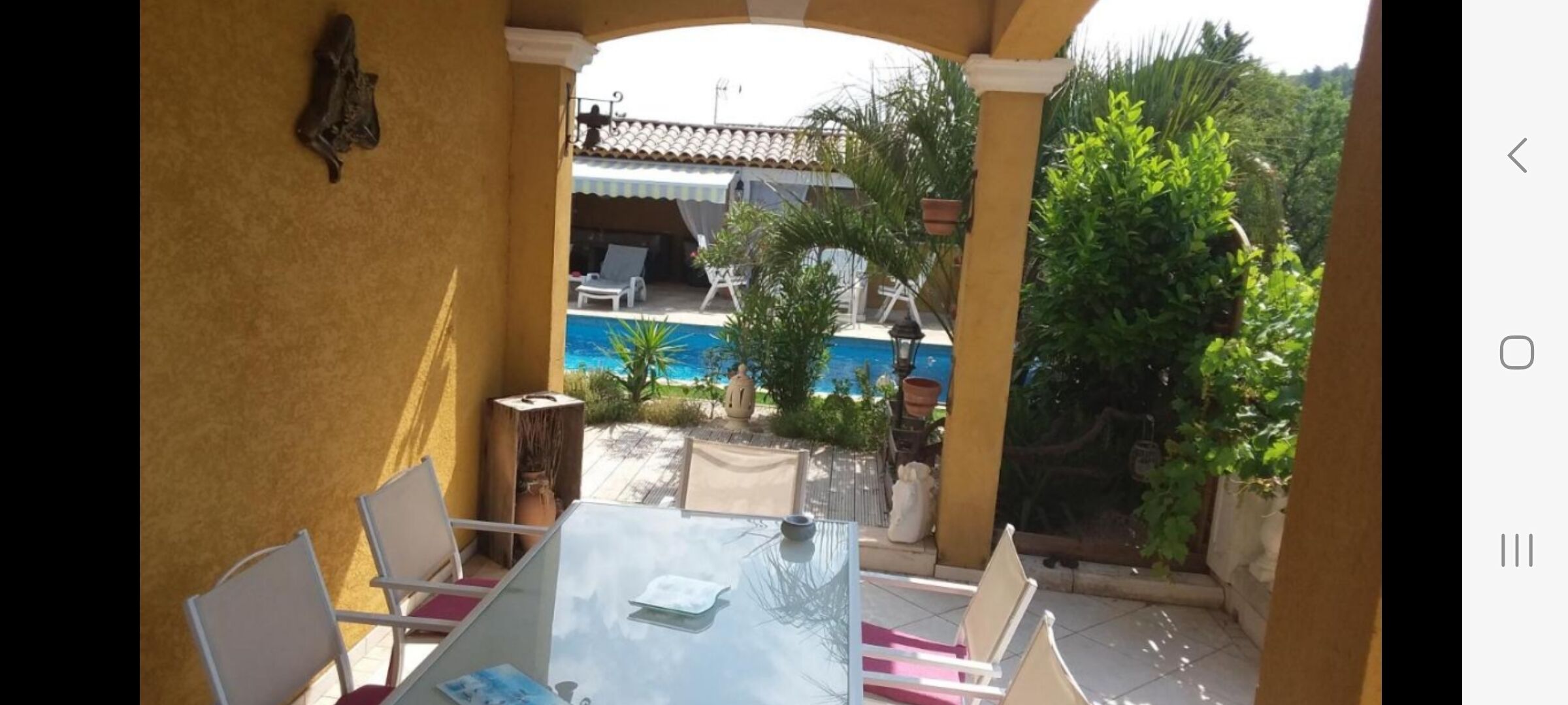 屋外ダイニングエリア